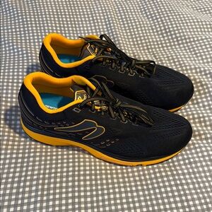 Newton Kismet size 12, like new